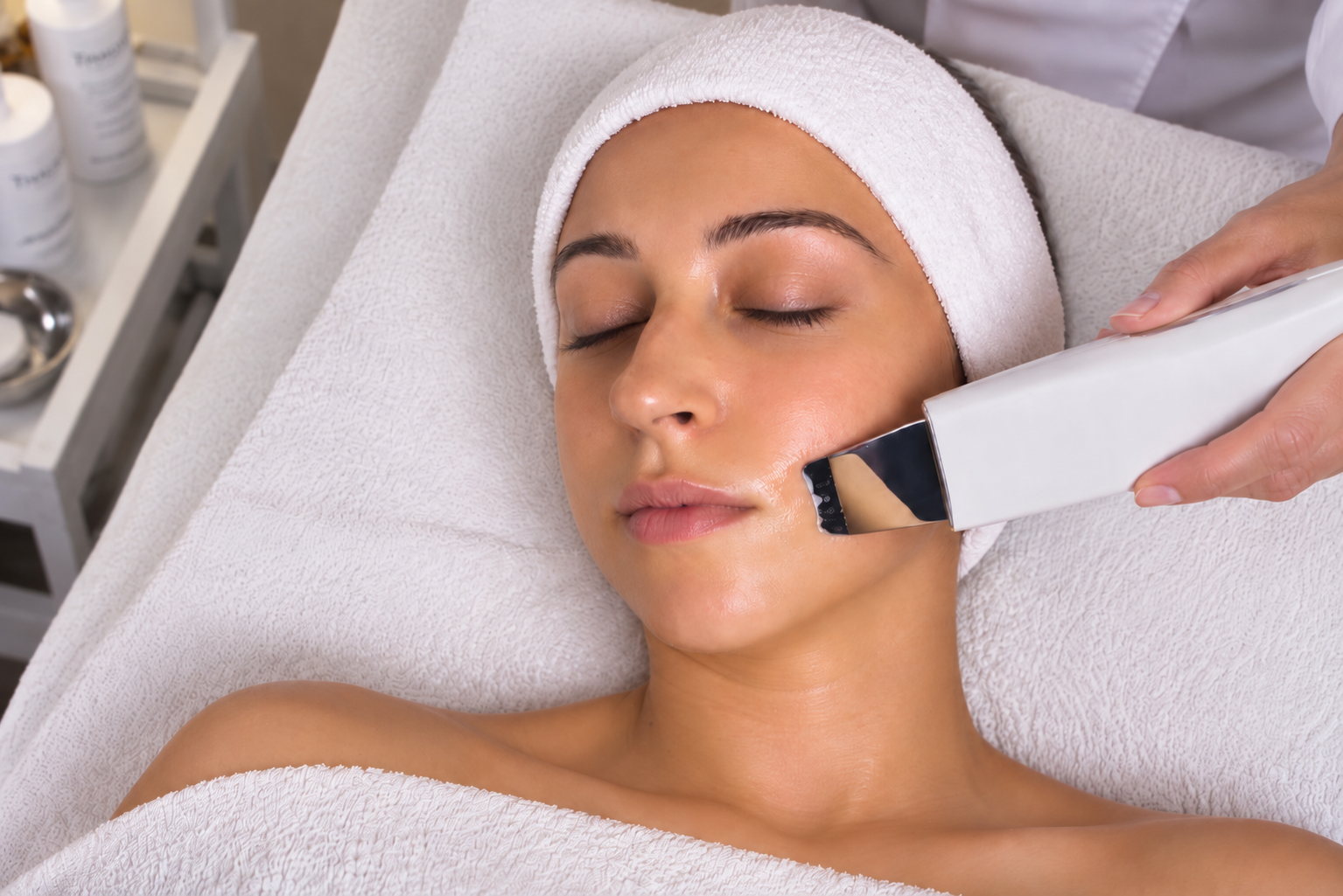 Limpieza Facial con Espátula Ultrasónica Limpieza Facial con Espátula Ultrasónica