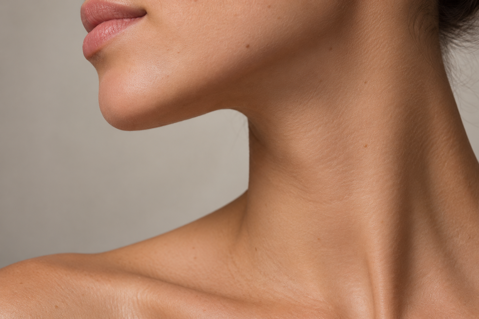 Tratamiento Reafirmante de Cuello y Escote Tratamiento Reafirmante de Cuello y Escote